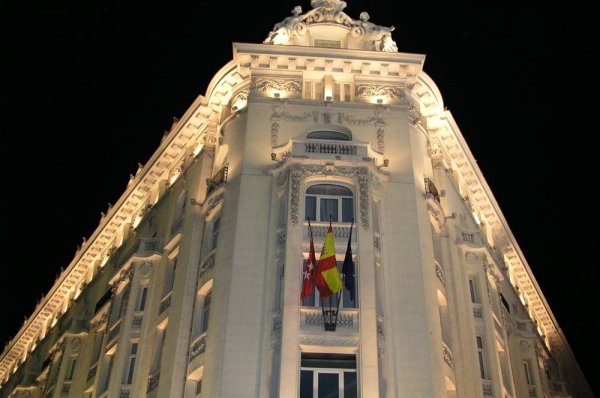 ENTRA EN EL HOTEL PALACE