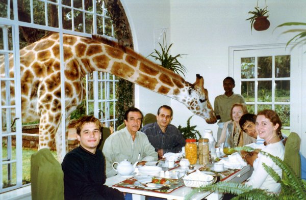 Desayunando con Jirafas en Giraffe Manor