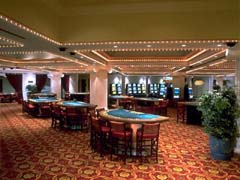 El Casino Costa Clida situado junto al Hotel (empresa independiente) - ideal para una noche de diversin y excitacin 