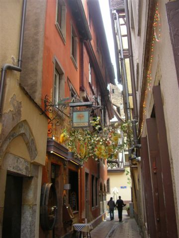 Una calle de la capital francesa, que se caracteriza por su estrecha anchura.