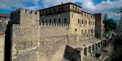 Antiguas murallas del casco medieval.